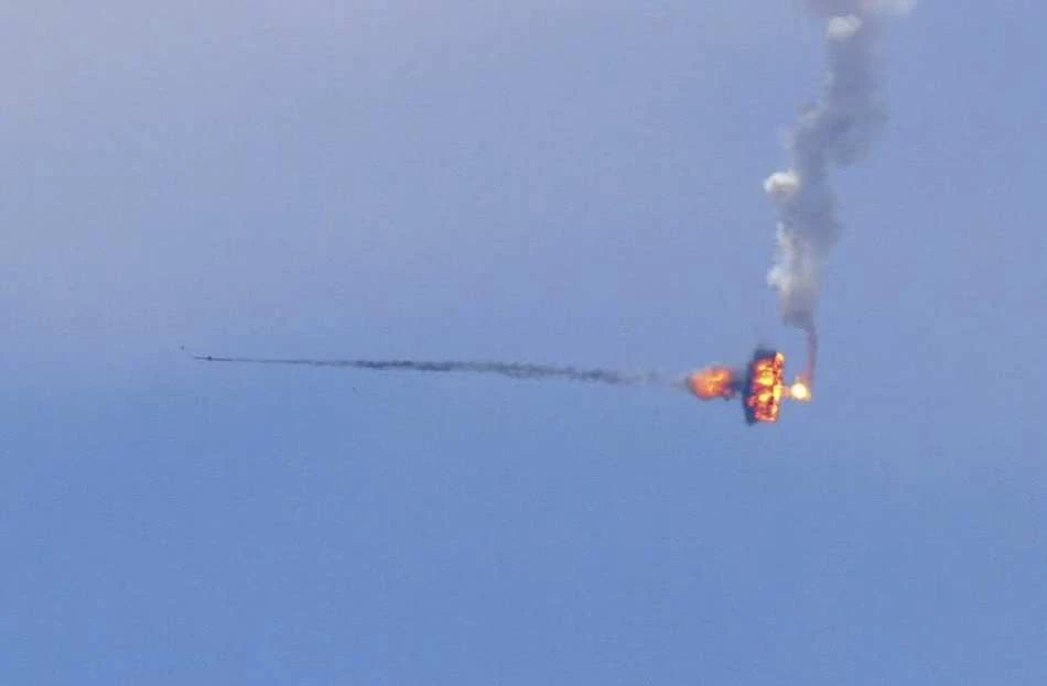 ΣΚΛΗΡΟ ΒΙΝΤΕΟ – Κατάρριψη ρωσικού μαχητικού στην Ιντλίμπ – Mαρτύρησε ο πιλότος στα χέρια των φιλοτουρκικών δυνάμεων – Ισοπεδώνει την περιοχή αυτή τη στιγμή η Ρωσία